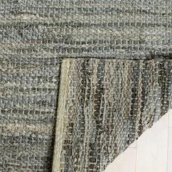 Vida Solid Accent Rug - Safavieh -Safavieh Shop GUEST 5555e441 a59f 4ce7 a385 fbf634d0186d